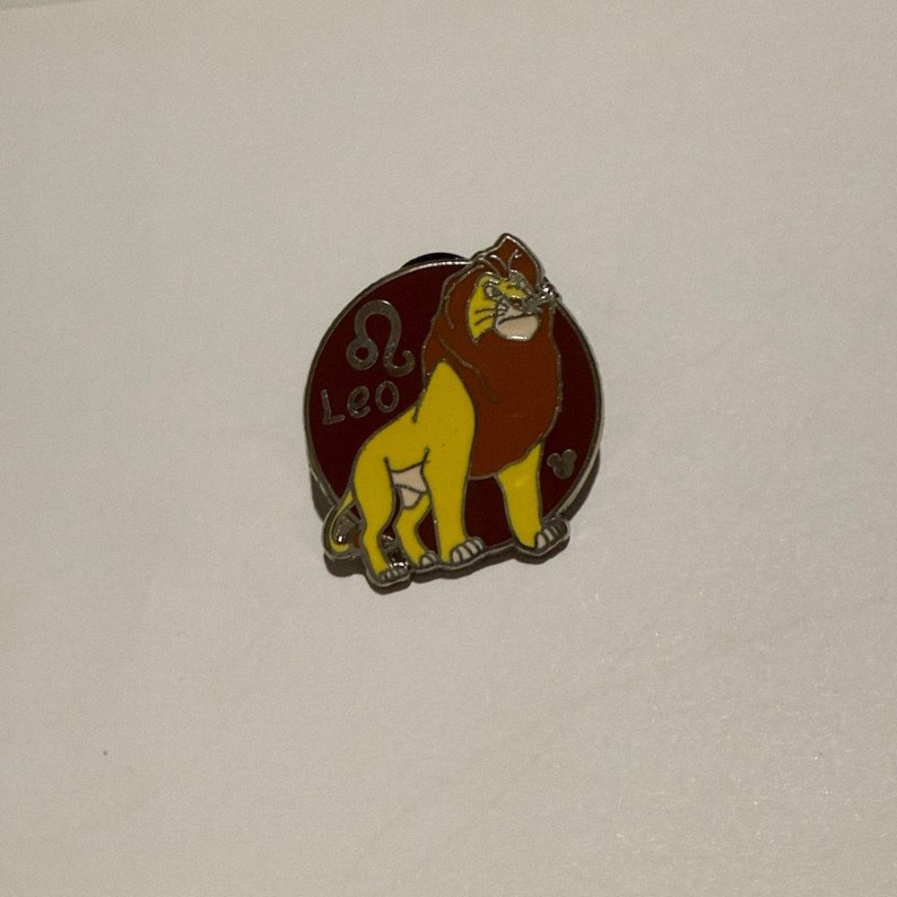Disney Hidden Mickey Mufasa Pin